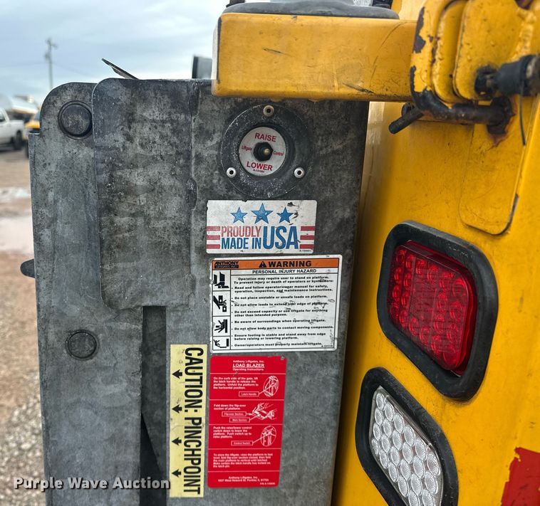 image for item ER4912 2017 Ford F350 Super Duty XL utility bed pickup truck