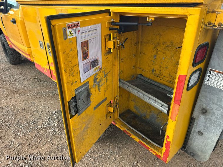 image for item ER4912 2017 Ford F350 Super Duty XL utility bed pickup truck