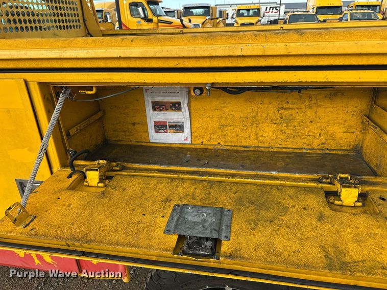 image for item ER4912 2017 Ford F350 Super Duty XL utility bed pickup truck