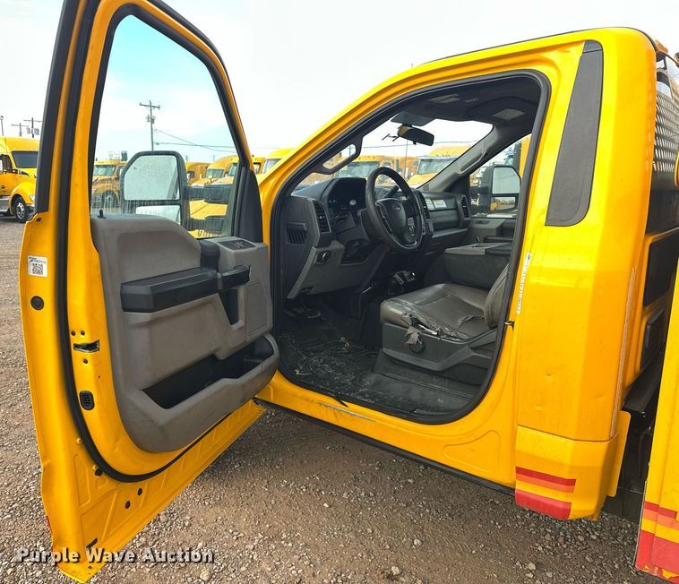 image for item ER4912 2017 Ford F350 Super Duty XL utility bed pickup truck