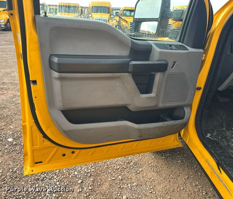 image for item ER4912 2017 Ford F350 Super Duty XL utility bed pickup truck