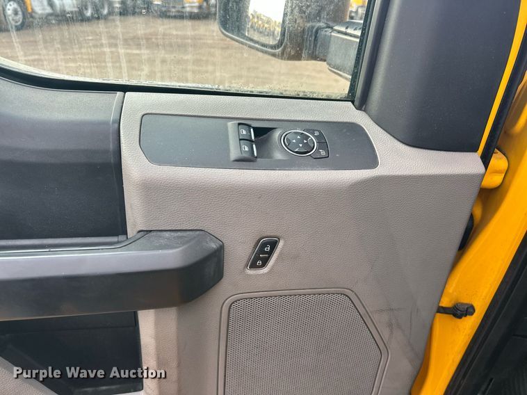 image for item ER4912 2017 Ford F350 Super Duty XL utility bed pickup truck