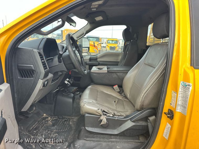 image for item ER4912 2017 Ford F350 Super Duty XL utility bed pickup truck