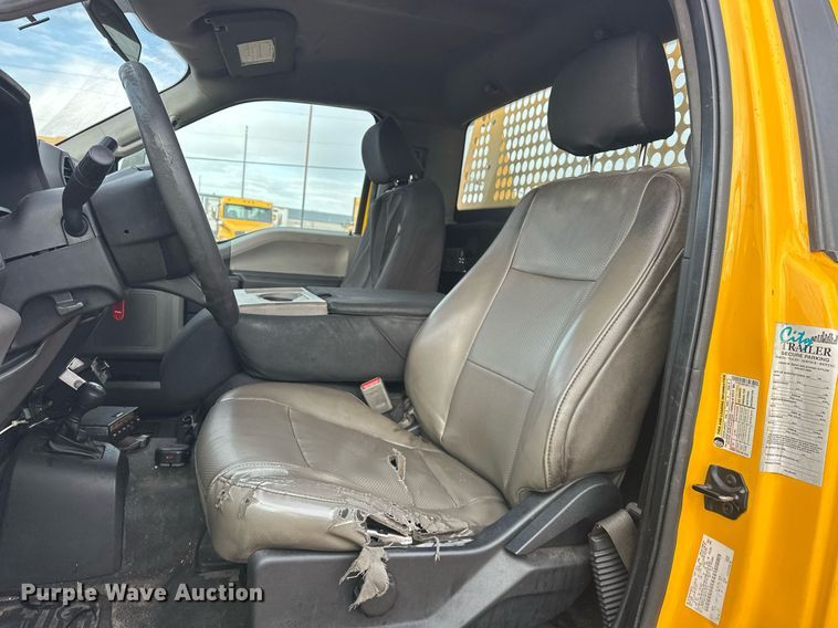 image for item ER4912 2017 Ford F350 Super Duty XL utility bed pickup truck