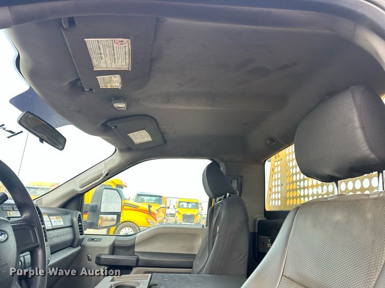 image for item ER4912 2017 Ford F350 Super Duty XL utility bed pickup truck