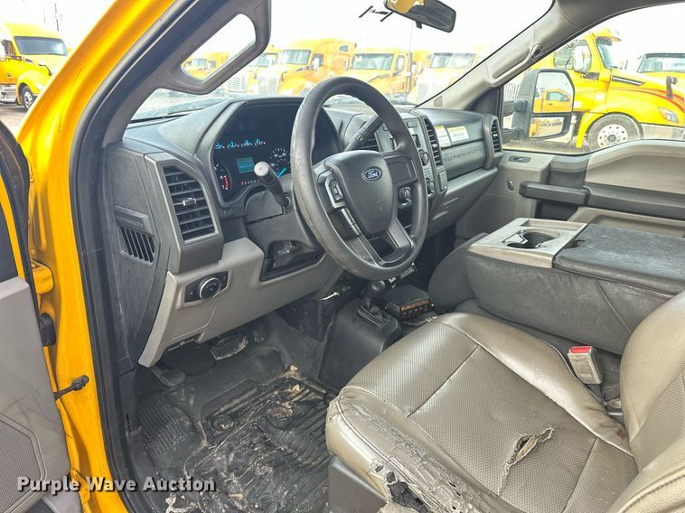 image for item ER4912 2017 Ford F350 Super Duty XL utility bed pickup truck