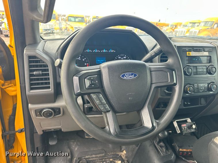 image for item ER4912 2017 Ford F350 Super Duty XL utility bed pickup truck