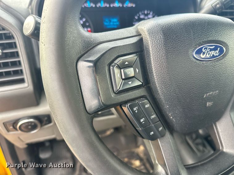 image for item ER4912 2017 Ford F350 Super Duty XL utility bed pickup truck