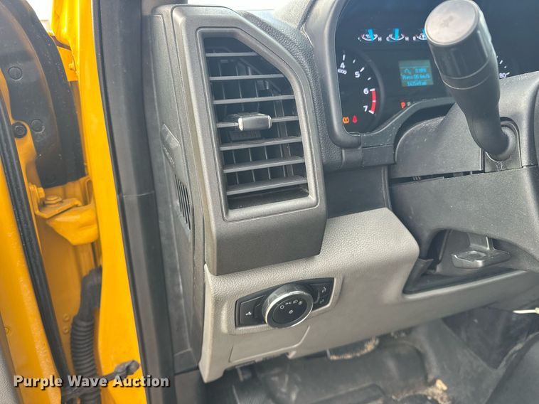 image for item ER4912 2017 Ford F350 Super Duty XL utility bed pickup truck