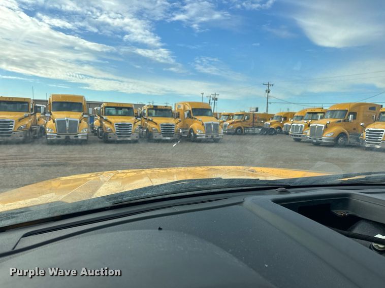 image for item ER4912 2017 Ford F350 Super Duty XL utility bed pickup truck