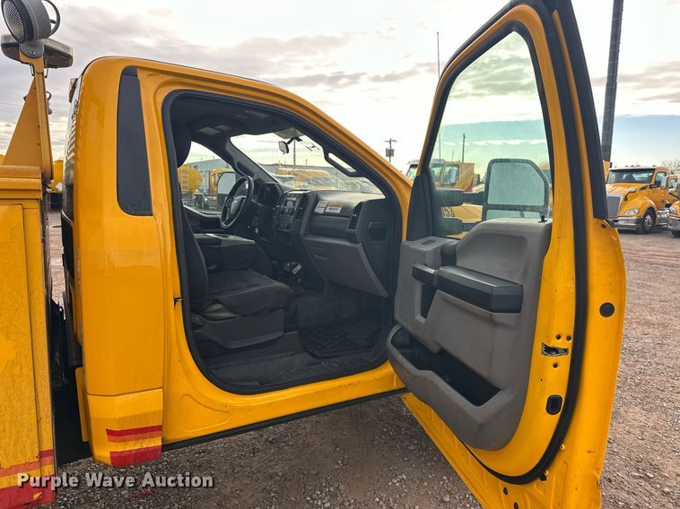 image for item ER4912 2017 Ford F350 Super Duty XL utility bed pickup truck