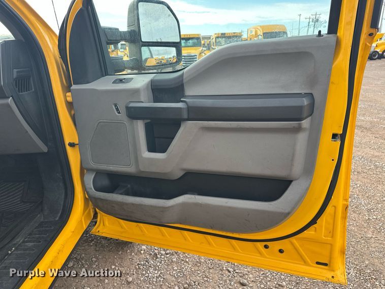 image for item ER4912 2017 Ford F350 Super Duty XL utility bed pickup truck