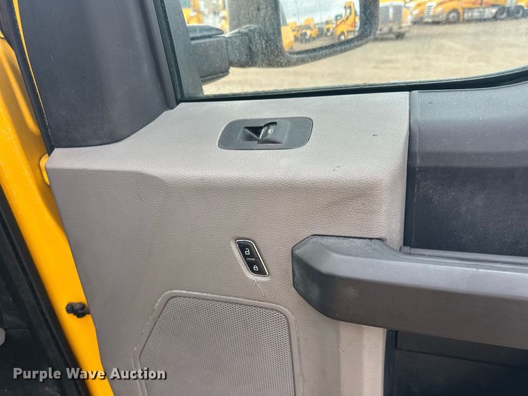 image for item ER4912 2017 Ford F350 Super Duty XL utility bed pickup truck