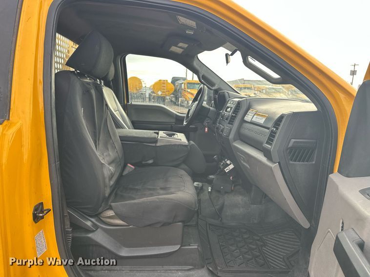 image for item ER4912 2017 Ford F350 Super Duty XL utility bed pickup truck