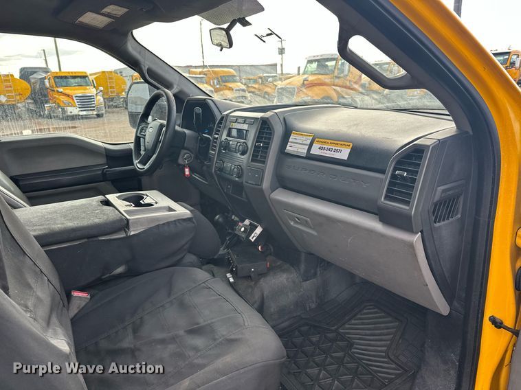 image for item ER4912 2017 Ford F350 Super Duty XL utility bed pickup truck