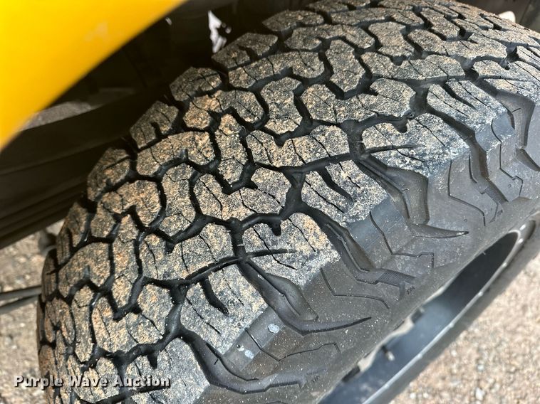 image for item ER4912 2017 Ford F350 Super Duty XL utility bed pickup truck