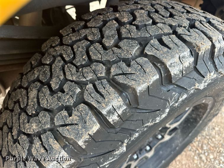 image for item ER4912 2017 Ford F350 Super Duty XL utility bed pickup truck