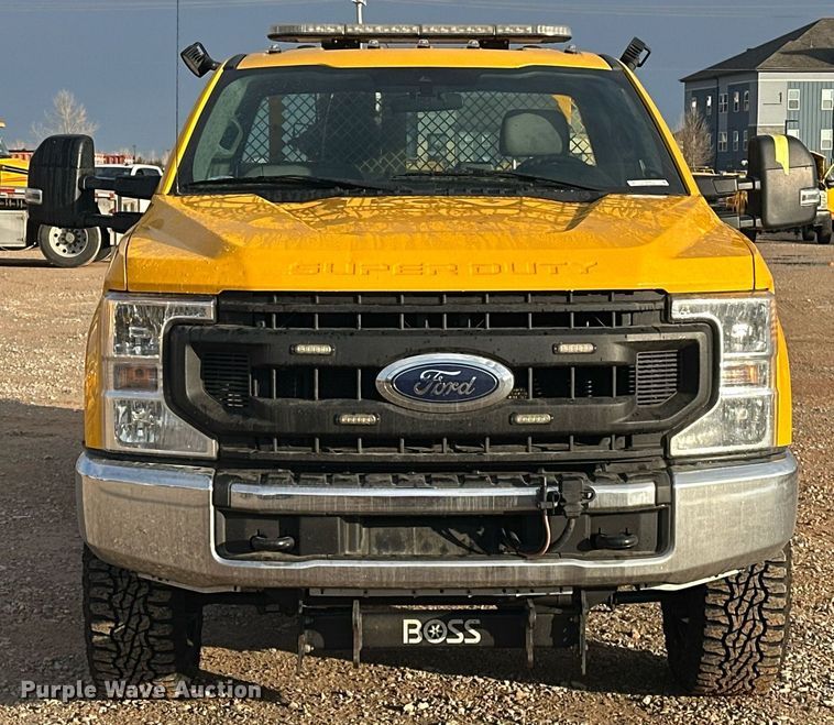 image for item ER4913 2020 Ford F350 Super Duty XL utility bed pickup truck