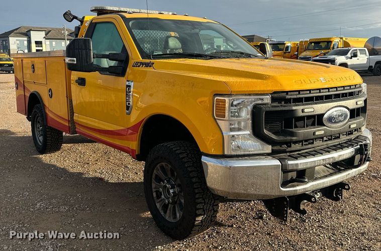 image for item ER4913 2020 Ford F350 Super Duty XL utility bed pickup truck