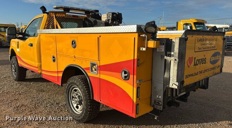 image for item ER4913 2020 Ford F350 Super Duty XL utility bed pickup truck