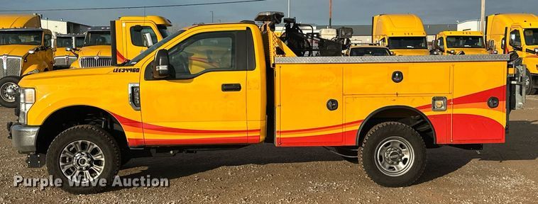 image for item ER4913 2020 Ford F350 Super Duty XL utility bed pickup truck