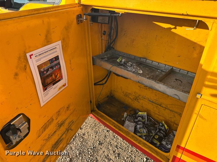 image for item ER4913 2020 Ford F350 Super Duty XL utility bed pickup truck