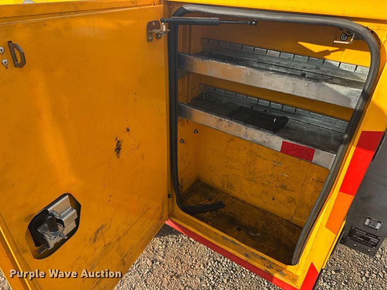 image for item ER4913 2020 Ford F350 Super Duty XL utility bed pickup truck