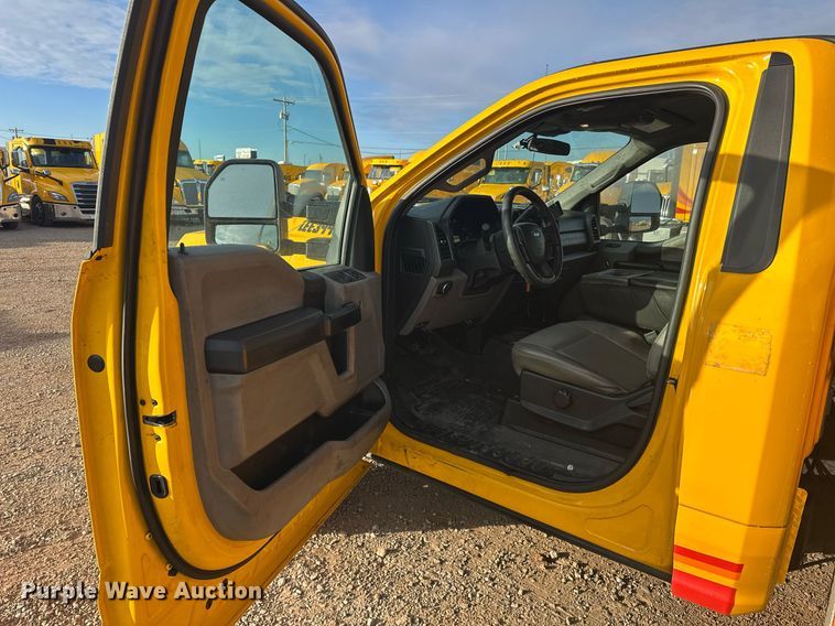 image for item ER4913 2020 Ford F350 Super Duty XL utility bed pickup truck