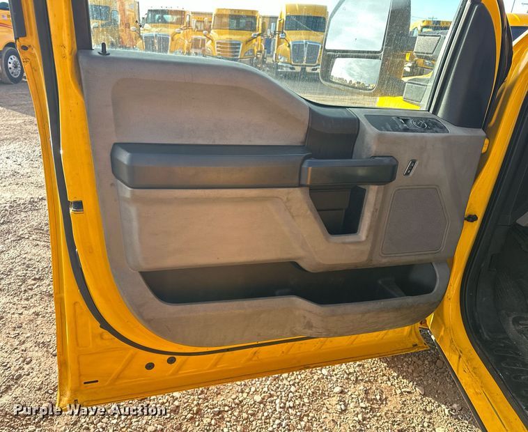 image for item ER4913 2020 Ford F350 Super Duty XL utility bed pickup truck