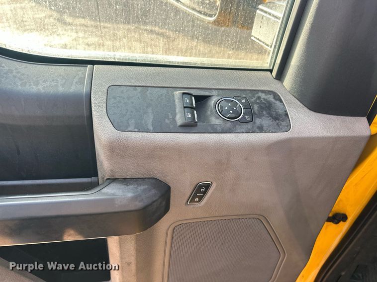 image for item ER4913 2020 Ford F350 Super Duty XL utility bed pickup truck