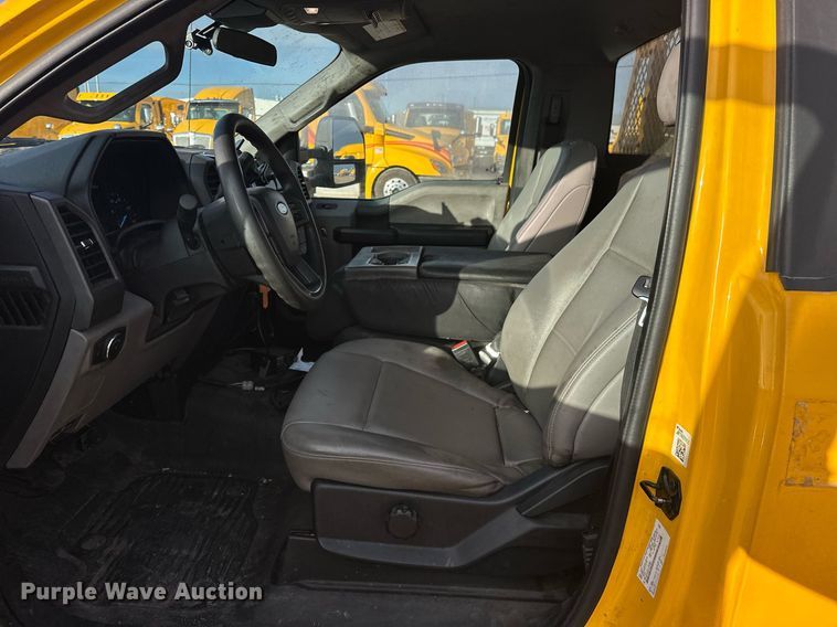 image for item ER4913 2020 Ford F350 Super Duty XL utility bed pickup truck