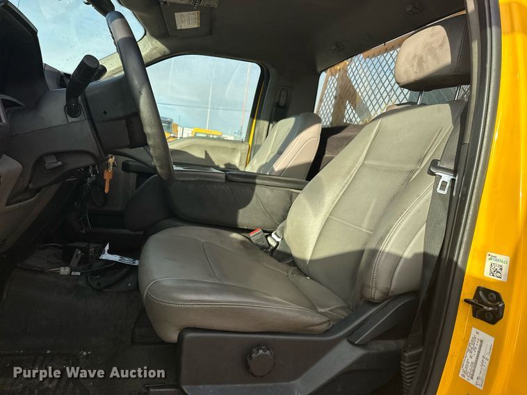 image for item ER4913 2020 Ford F350 Super Duty XL utility bed pickup truck