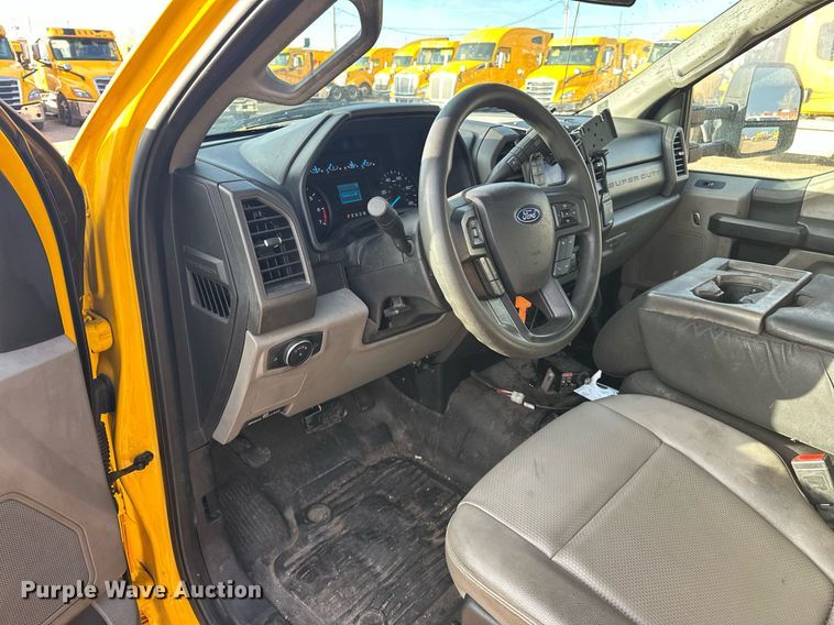 image for item ER4913 2020 Ford F350 Super Duty XL utility bed pickup truck