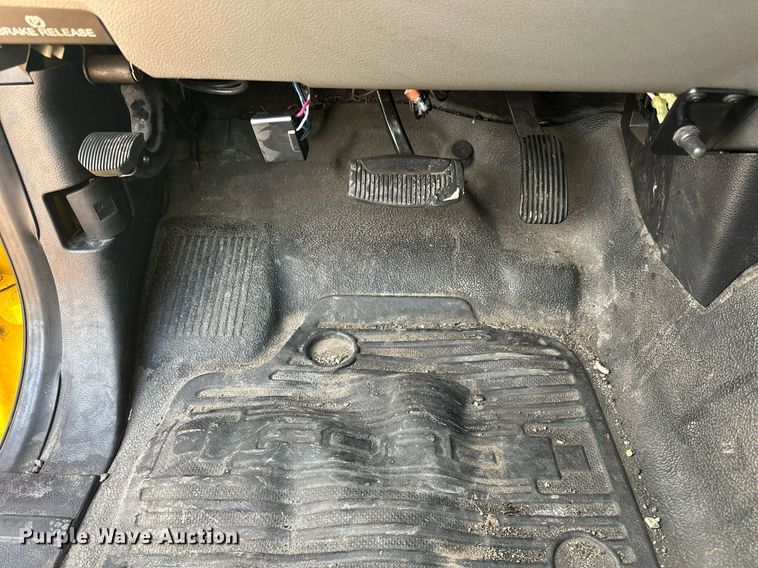 image for item ER4913 2020 Ford F350 Super Duty XL utility bed pickup truck