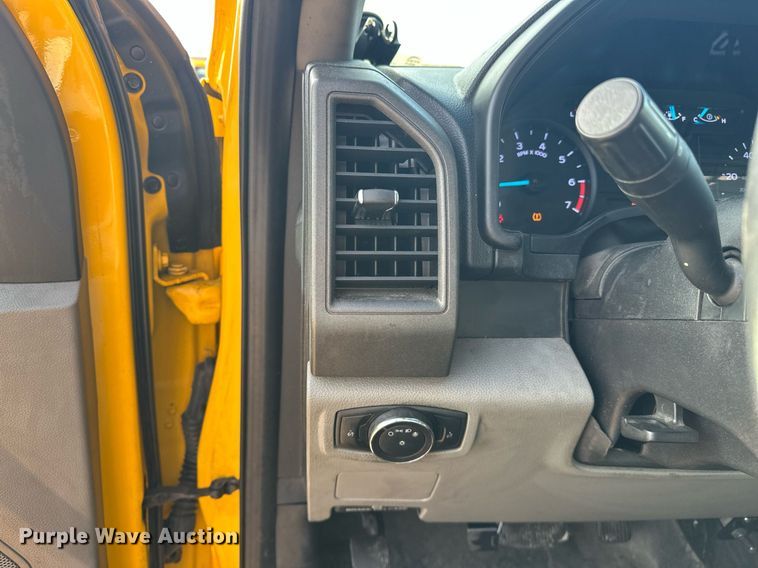 image for item ER4913 2020 Ford F350 Super Duty XL utility bed pickup truck