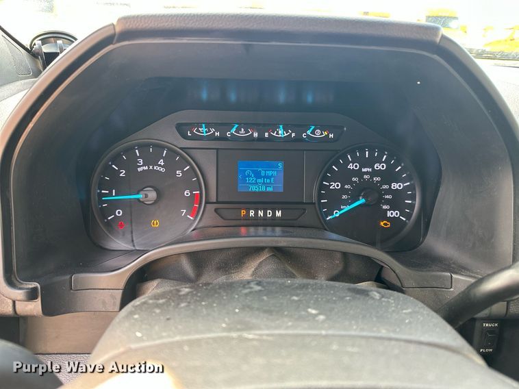 image for item ER4913 2020 Ford F350 Super Duty XL utility bed pickup truck