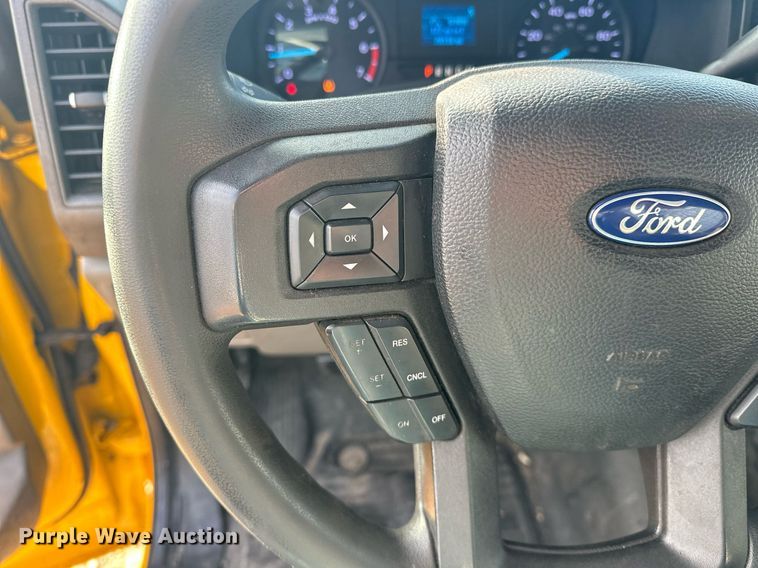 image for item ER4913 2020 Ford F350 Super Duty XL utility bed pickup truck