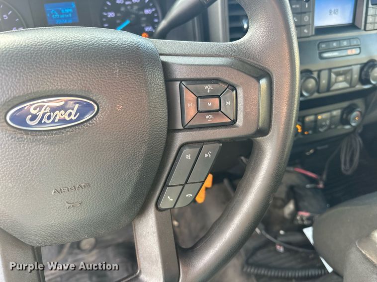 image for item ER4913 2020 Ford F350 Super Duty XL utility bed pickup truck