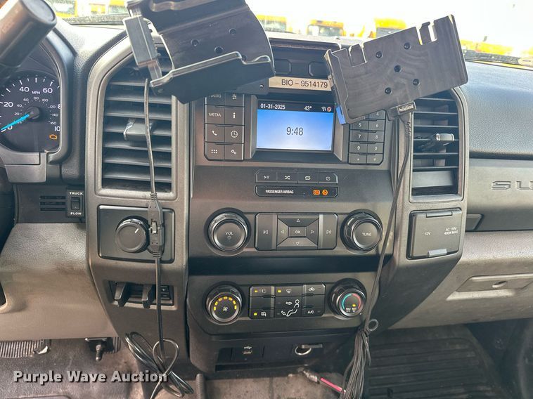 image for item ER4913 2020 Ford F350 Super Duty XL utility bed pickup truck