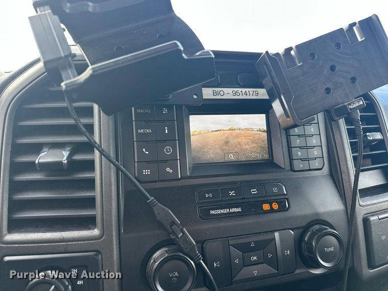 image for item ER4913 2020 Ford F350 Super Duty XL utility bed pickup truck