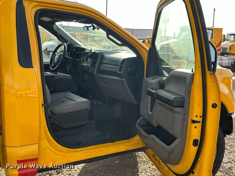 image for item ER4913 2020 Ford F350 Super Duty XL utility bed pickup truck