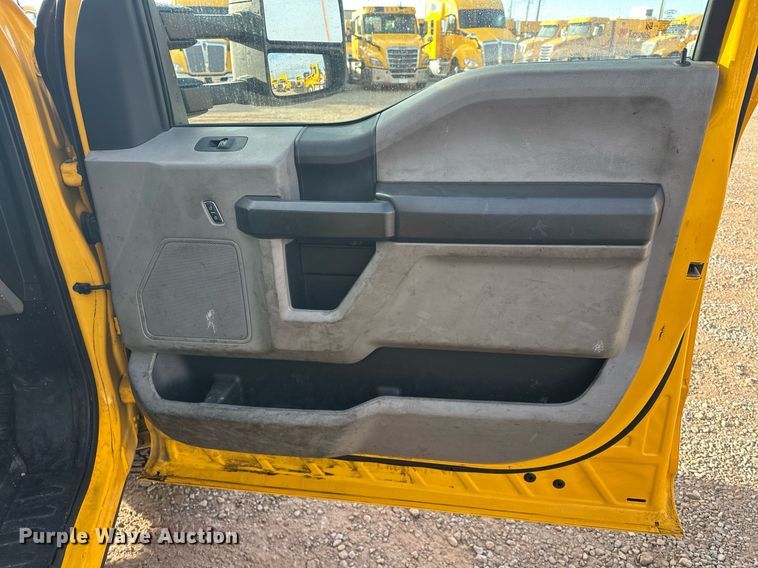 image for item ER4913 2020 Ford F350 Super Duty XL utility bed pickup truck