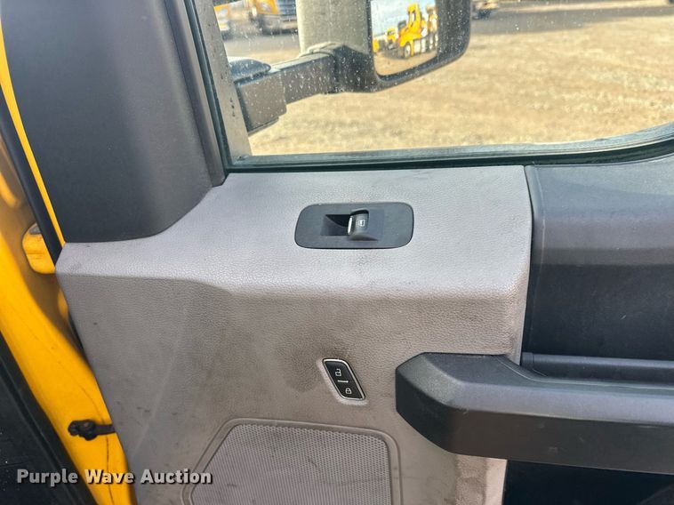 image for item ER4913 2020 Ford F350 Super Duty XL utility bed pickup truck