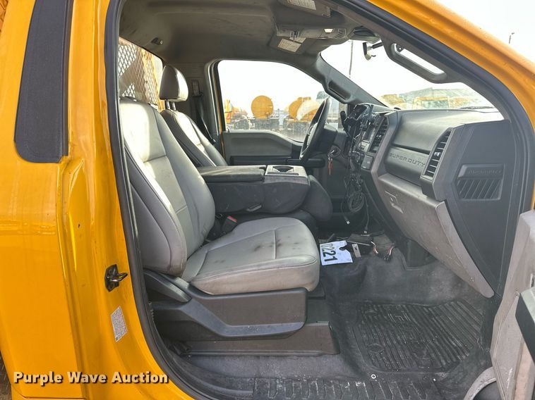 image for item ER4913 2020 Ford F350 Super Duty XL utility bed pickup truck