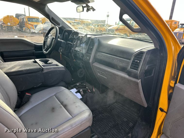 image for item ER4913 2020 Ford F350 Super Duty XL utility bed pickup truck