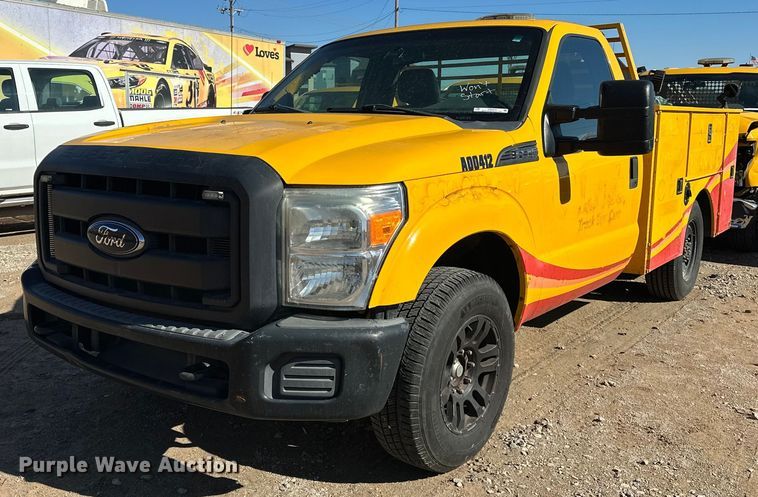 image for item ER4914 2015 Ford F350 Super Duty XL utility bed pickup truck