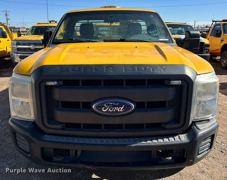 image for item ER4914 2015 Ford F350 Super Duty XL utility bed pickup truck