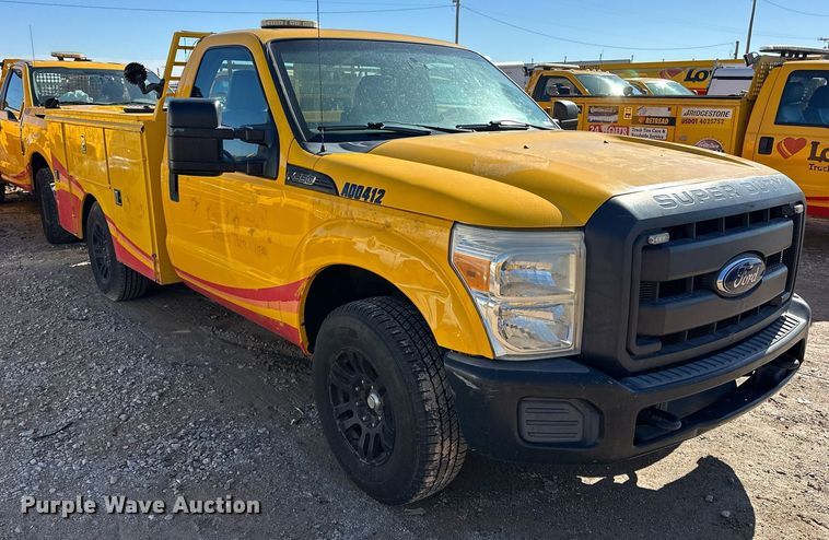 image for item ER4914 2015 Ford F350 Super Duty XL utility bed pickup truck