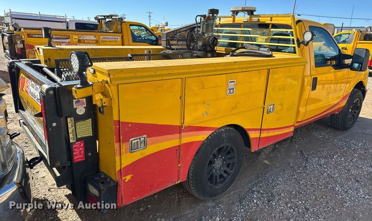 image for item ER4914 2015 Ford F350 Super Duty XL utility bed pickup truck