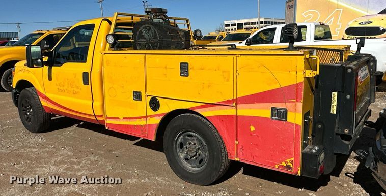 image for item ER4914 2015 Ford F350 Super Duty XL utility bed pickup truck